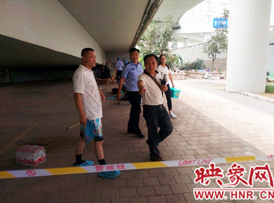 事發(fā)后，警方封鎖現(xiàn)場(chǎng)進(jìn)行調(diào)查取證。