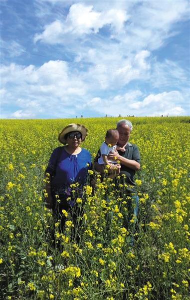 事故之前，老兩口的合影，李春同說，老兩口一輩子很少一起照相。家屬供圖