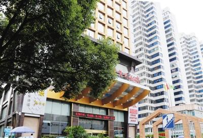 衡陽官員趙安民與之保持聯(lián)系，并邀約女子在這家酒店房間見面。