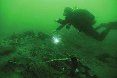 水下測(cè)繪。（圖據(jù)國(guó)家文物局水下文化遺產(chǎn)保護(hù)中心）