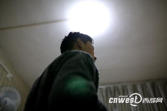 2013年2月份，17歲的林波在陜西省疾控中心拿到HIV確診報(bào)告。