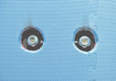 廁所內(nèi)所有的水龍頭開關(guān)都進行了軟包。