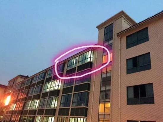 就在這間教室，吳老師在監(jiān)考中過世。