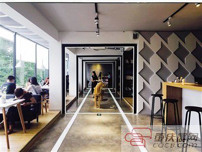 200平方米的閱讀區(qū)域開始限制人流。