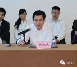 在天津紀(jì)委對(duì)王富強(qiáng)的通報(bào)中指出，王富強(qiáng)從“聽黨的話，永遠(yuǎn)跟黨走，做讓黨放心的人”這一初心出發(fā)，吃過苦、流過汗，曾為天津港保稅區(qū)的建設(shè)和發(fā)展、為天津市招商引資工作作出過貢獻(xiàn)。貢獻(xiàn)被認(rèn)可、贊譽(yù)，其驕傲自滿情緒漸生，覺得