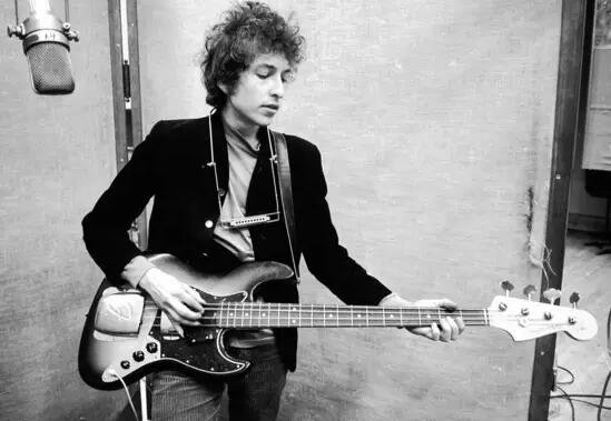 此處外事兒(微信ID：xjb-waishier)要替一個(gè)人心疼10秒鐘——自2009年以來(lái)連續(xù)八年被視為諾貝爾文學(xué)獎(jiǎng)熱門(mén)人選的日本作家村上春樹(shù)。