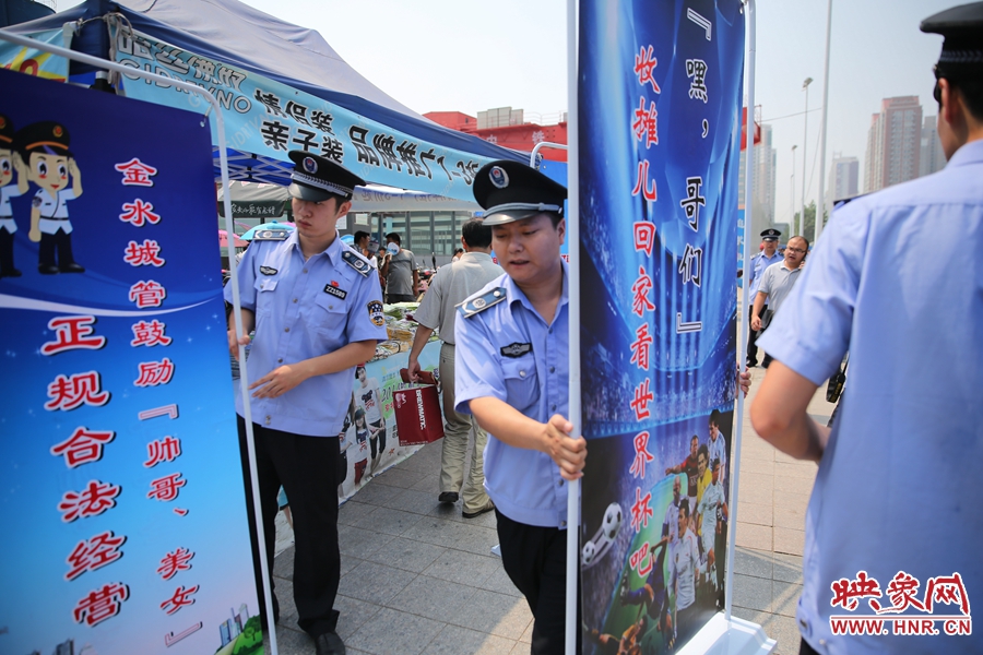 “帥哥、美女，正規(guī)合法經(jīng)營。”