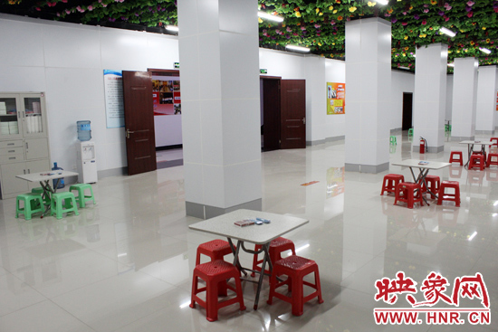 為了給市民納涼避暑創(chuàng)造舒適的環(huán)境，今年鄭州市人防辦加大了投入，對納涼點(diǎn)進(jìn)行了升級改造