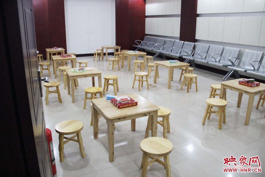 中原區(qū)人防納涼場所（桐柏路與中原路交叉口），內(nèi)部環(huán)境干凈整潔。