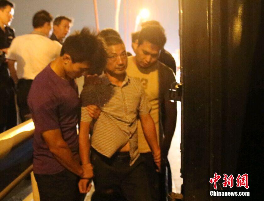 圖為劫持者被擒獲。