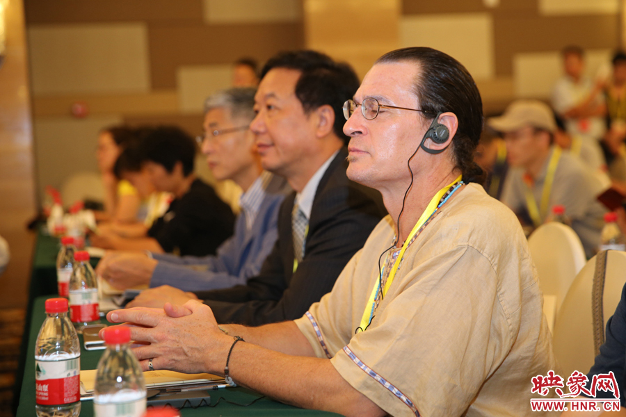 身著特色服飾的外國嘉賓。