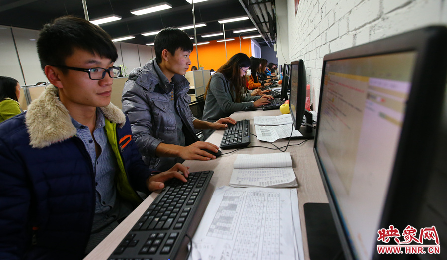 從凌點(diǎn)開始，最忙碌的就要數(shù)這些客服人員