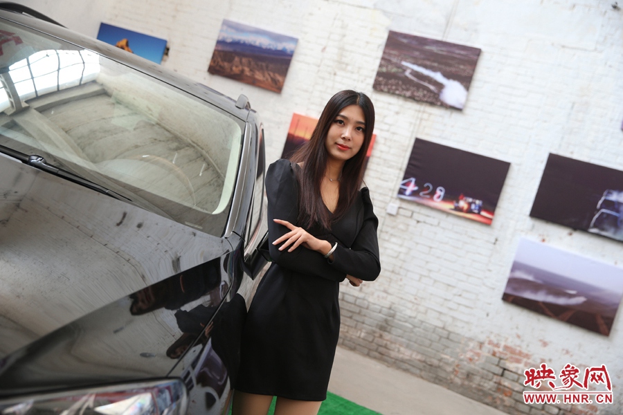 姐是車模，賽車的車。