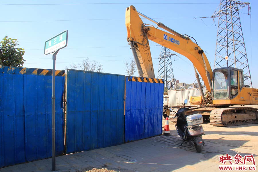 事發(fā)地點(diǎn)已經(jīng)拉起圍擋。