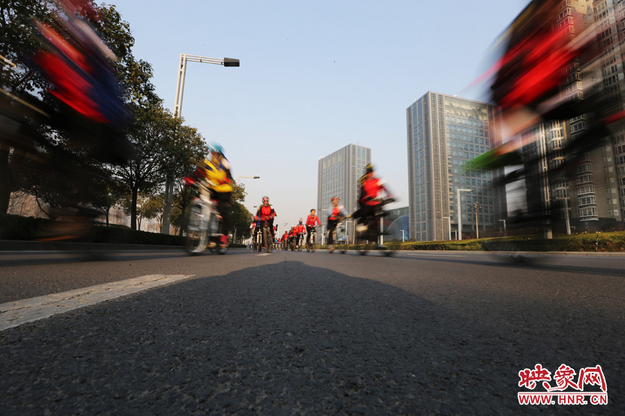 獻(xiàn)愛(ài)心、騎行天下，映象網(wǎng)騎行車(chē)友樂(lè)翻天