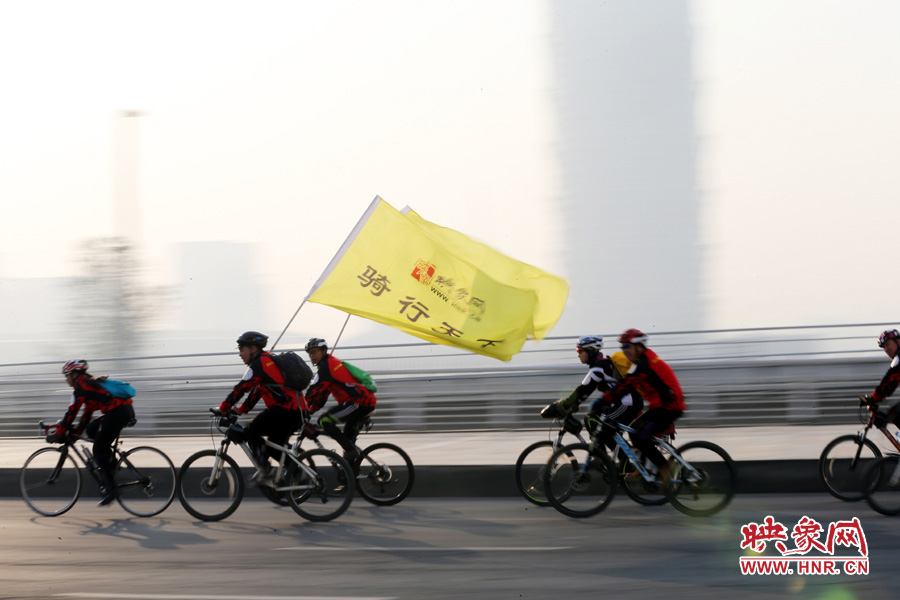 獻(xiàn)愛(ài)心、騎行天下，映象網(wǎng)騎行車(chē)友樂(lè)翻天