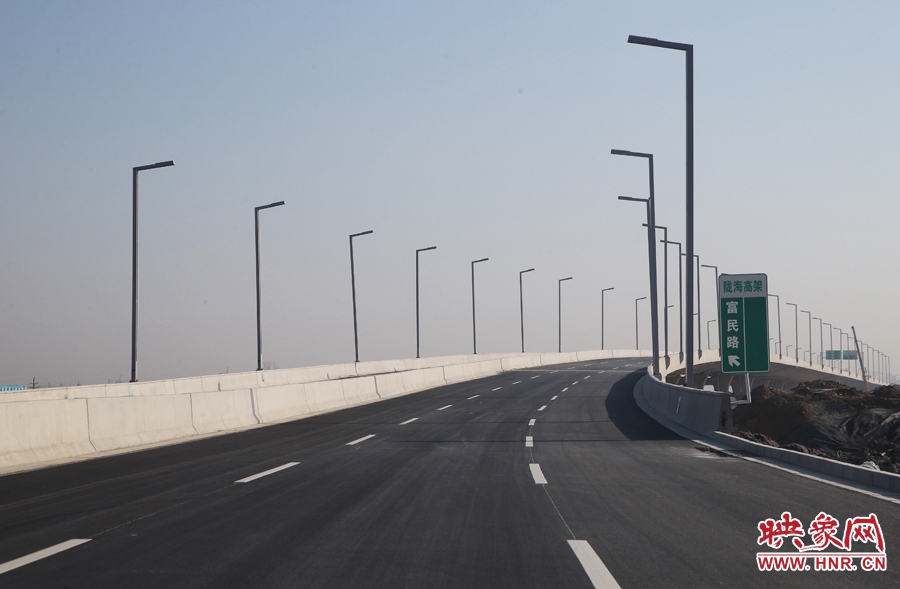 從新田路進(jìn)入隴海高架入口。