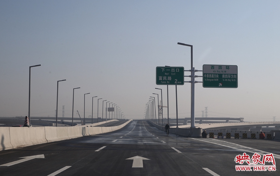 隴海高架往富民路方向和西四環(huán)出口。