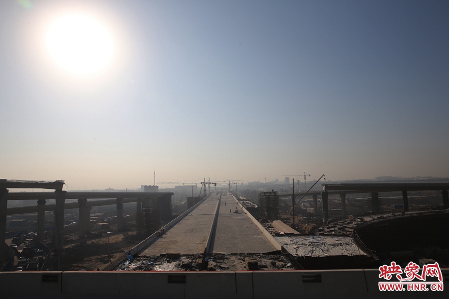 隴海高架從西四環(huán)上方通過。