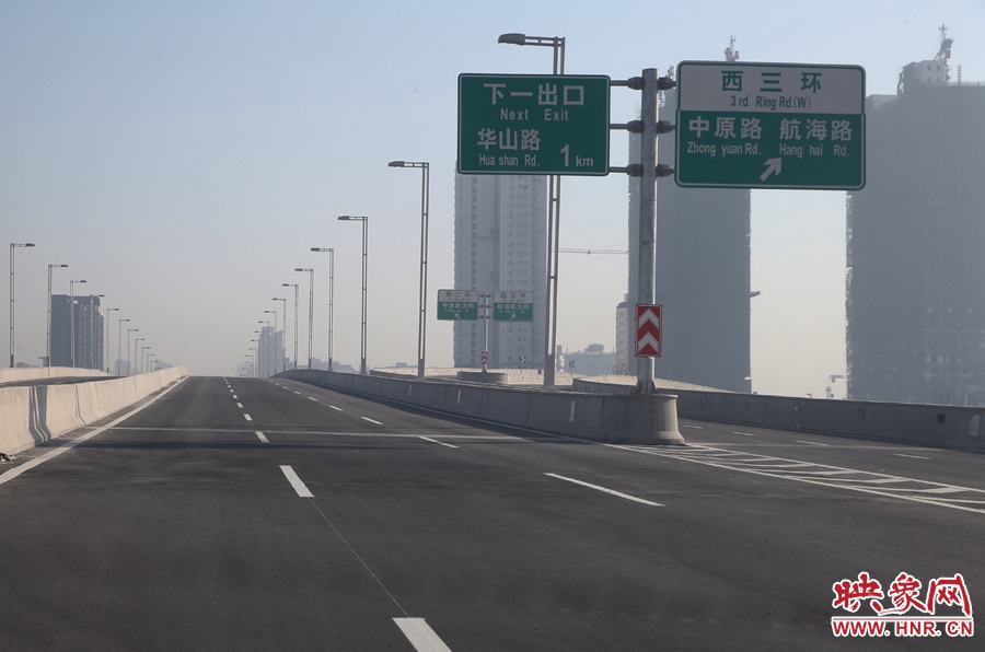 華山路方向與西三環(huán)出口。