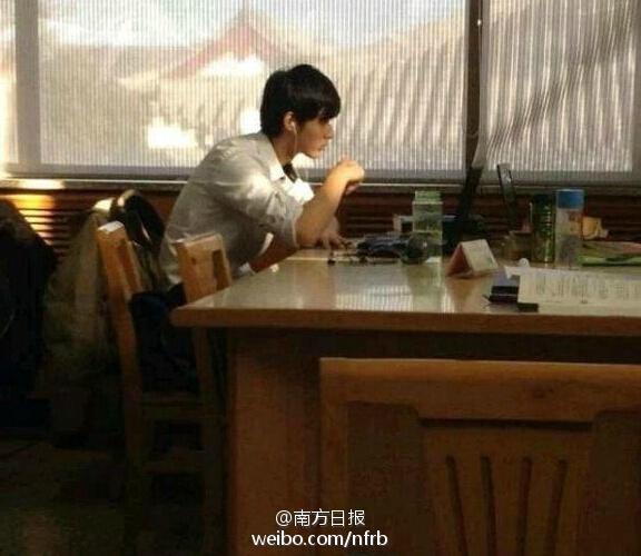 北大圖書(shū)館男神走紅 網(wǎng)友直呼“求交往”