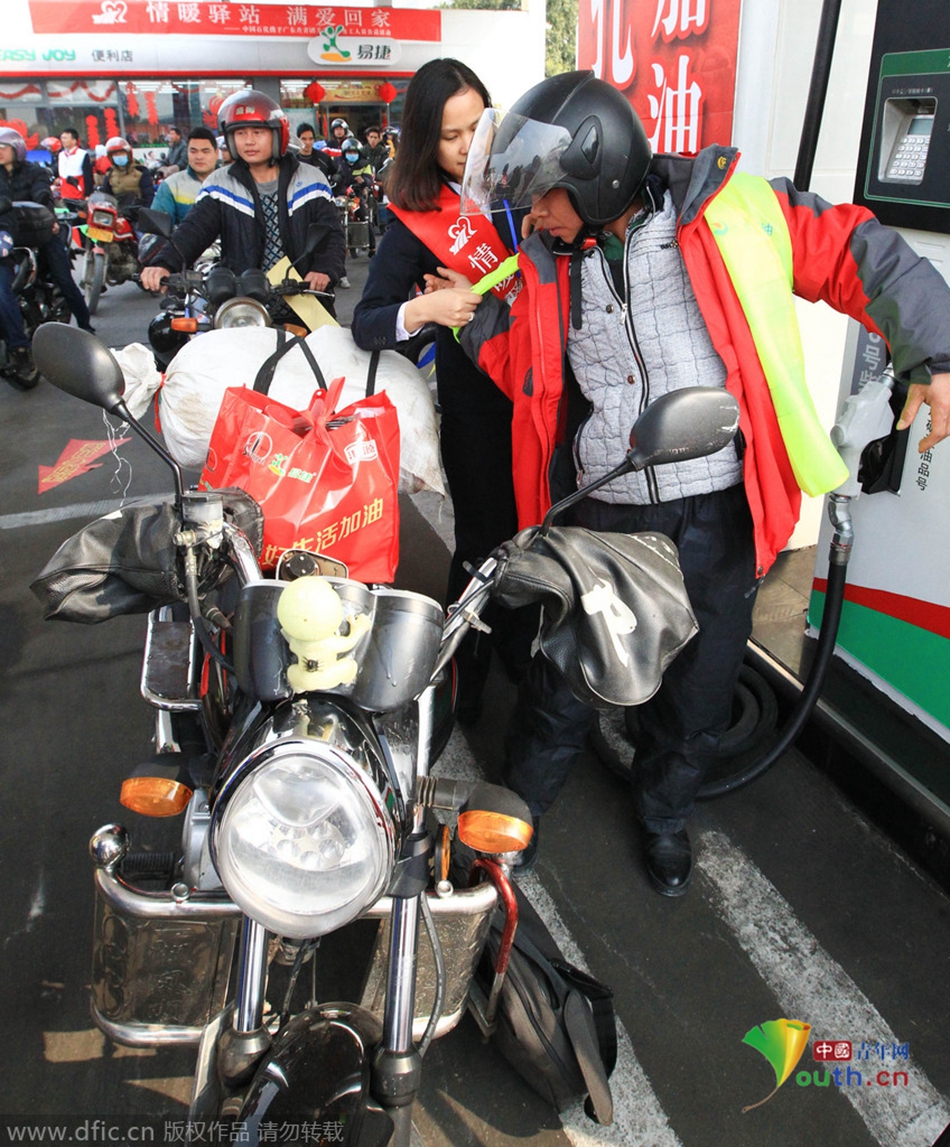 今年廣東、廣西兩省共193座中石化油站將為返鄉(xiāng)車主提供“6+X”免費(fèi)服務(wù)，并將為1萬名“返鄉(xiāng)摩騎”免