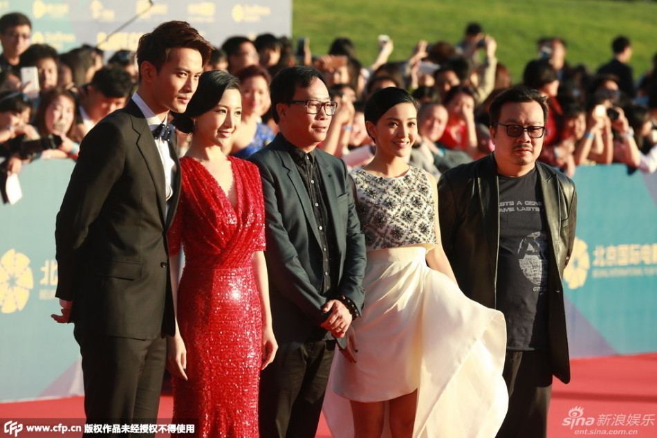 北影節(jié)閉幕豐胸美腿爭艷 新老女神齊來襲