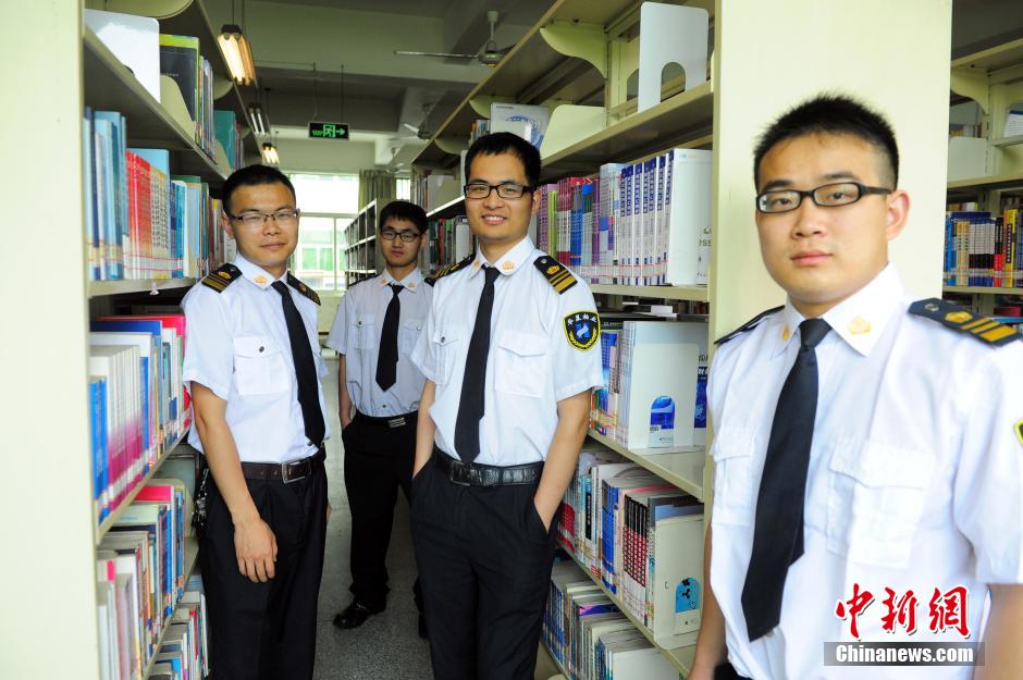 武漢高?！皠钪颈０矆F” 集體考上研究生