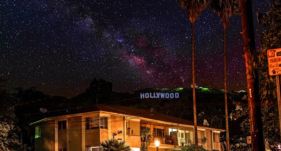 星空下的好萊塢。（網(wǎng)頁(yè)截圖）