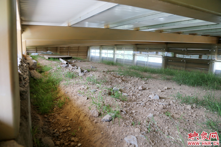 東側(cè)保護(hù)殼內(nèi)景。