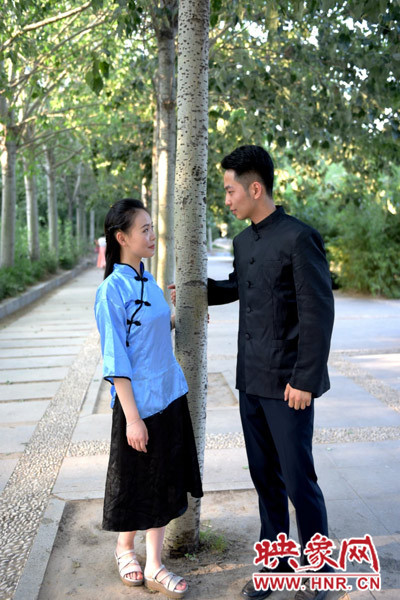 輕輕的凝視，勝卻了千言萬語。