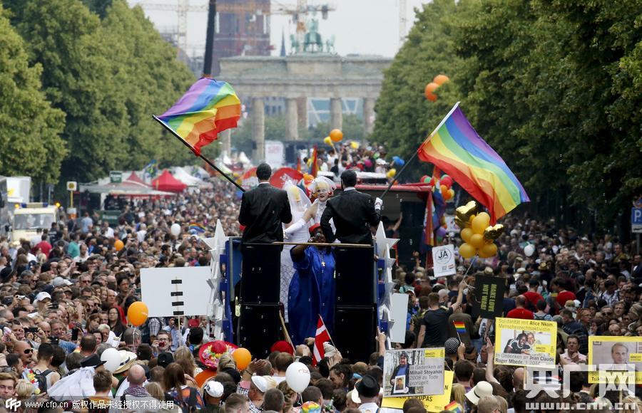 德國柏林，當(dāng)?shù)嘏e行同性戀驕傲大游行