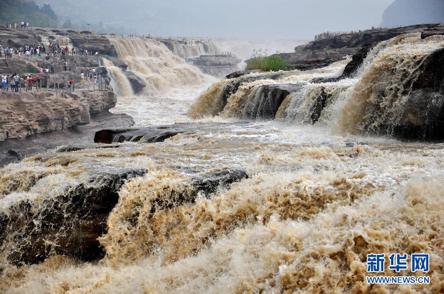 這是7月10日拍攝的黃河壺口瀑布。