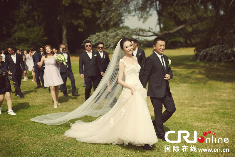 李小冉比利時辦婚禮 朱丹、鐘欣潼、應(yīng)采兒做伴娘