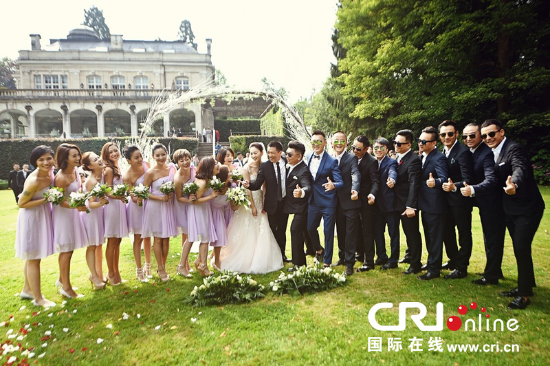 李小冉比利時辦婚禮 朱丹、鐘欣潼、應(yīng)采兒做伴娘