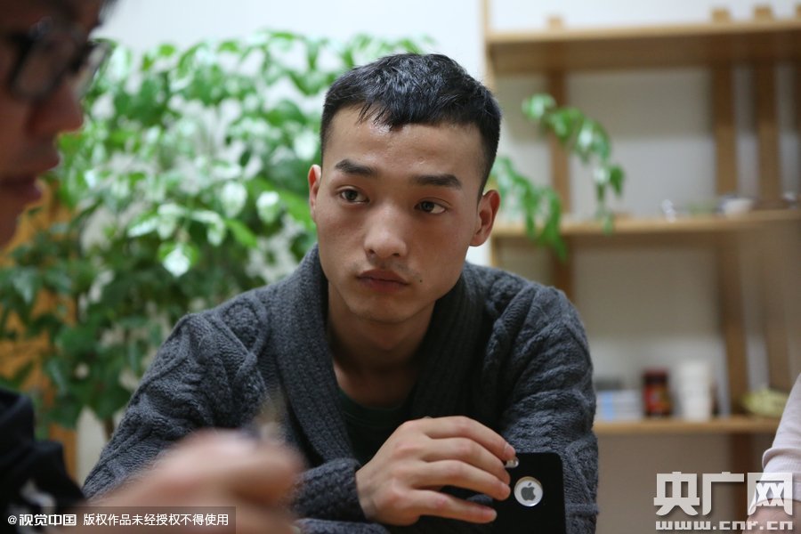 網(wǎng)絡(luò)紅人葉良辰現(xiàn)身浙江臺(tái)州，接受記者的專訪。