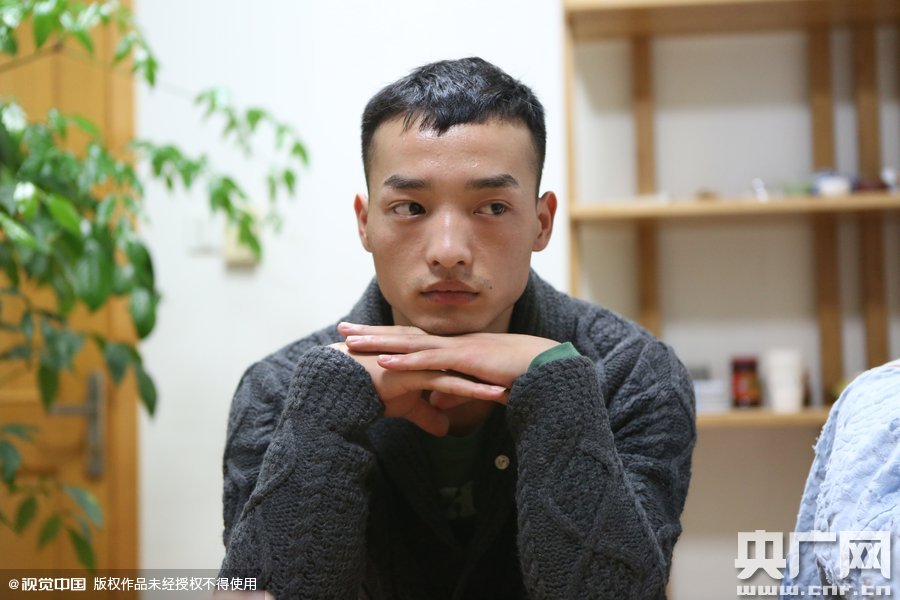 網(wǎng)絡(luò)紅人葉良辰現(xiàn)身浙江臺(tái)州，接受記者的專訪。