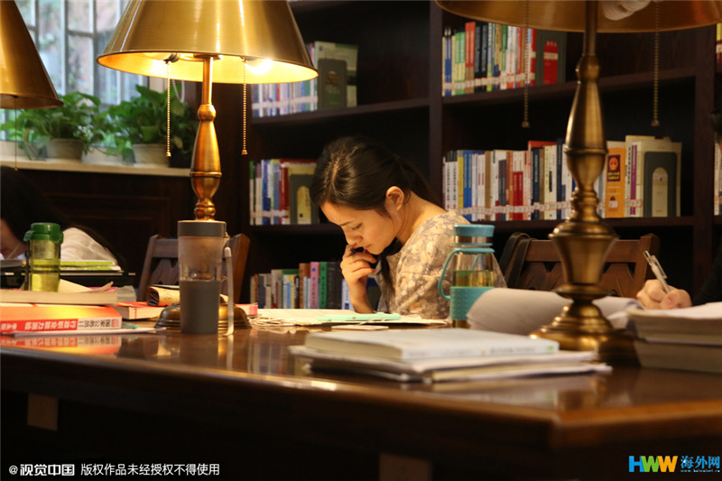 重慶大學改造翻新的“民國風圖書館”走紅網(wǎng)絡，引得無數(shù)網(wǎng)友點贊