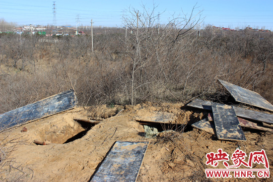 這次被盜的是位于北側的叔齊墓，墓塚上面有兩個盜洞，有十多米深。