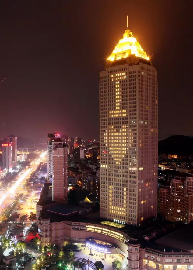 情人節(jié)最溫暖告白！84歲老人包下整樓示愛老伴