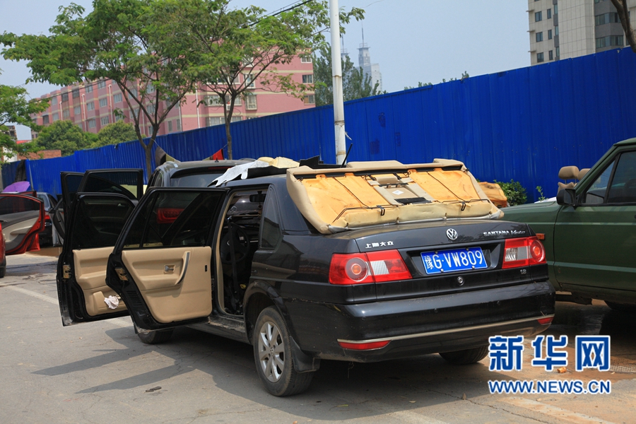 大雨過(guò)后艷陽(yáng)天  新鄉(xiāng)車(chē)主晾曬忙