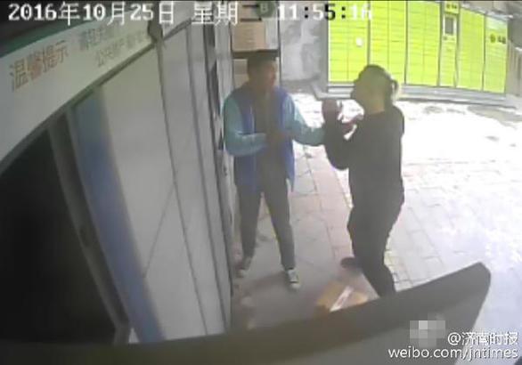 濟(jì)南18歲快遞小哥遭客戶暴打 疑因快遞柜打不開