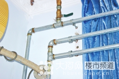 鄭州一小區(qū)熱力管網鋪設受阻 能否供暖不確定