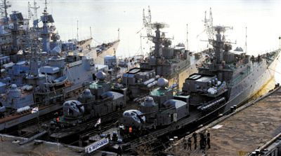 4月1日，停靠在克里米亞塞瓦斯托波爾的軍艦，其中也有烏克蘭海軍軍艦。