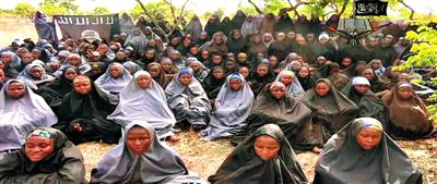 視頻中公布的被綁架女孩。