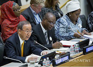 為應(yīng)對(duì)埃博拉疫情，秘書長(zhǎng)潘基文主持召開高級(jí)別會(huì)議。