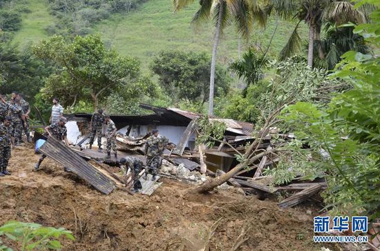 10月29日，斯里蘭卡救援部隊抵達山體滑坡災(zāi)區(qū)展開救援。