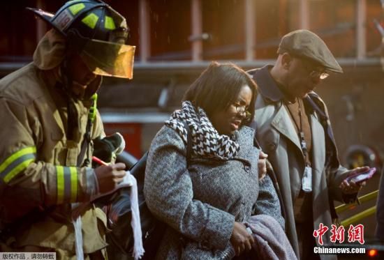 當?shù)貢r間1月12日，美國華盛頓市中心朗方廣場站突然冒出濃煙，事件導致一名女性喪生。