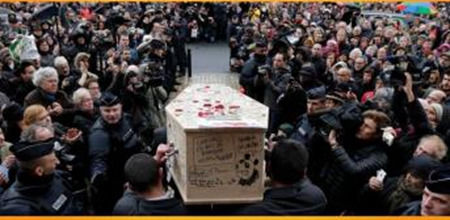 圖為送葬當(dāng)天的場(chǎng)景。