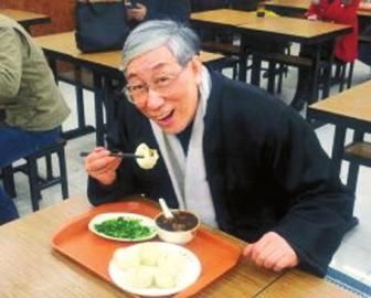 吳頌今到慶豐包子鋪找靈感。